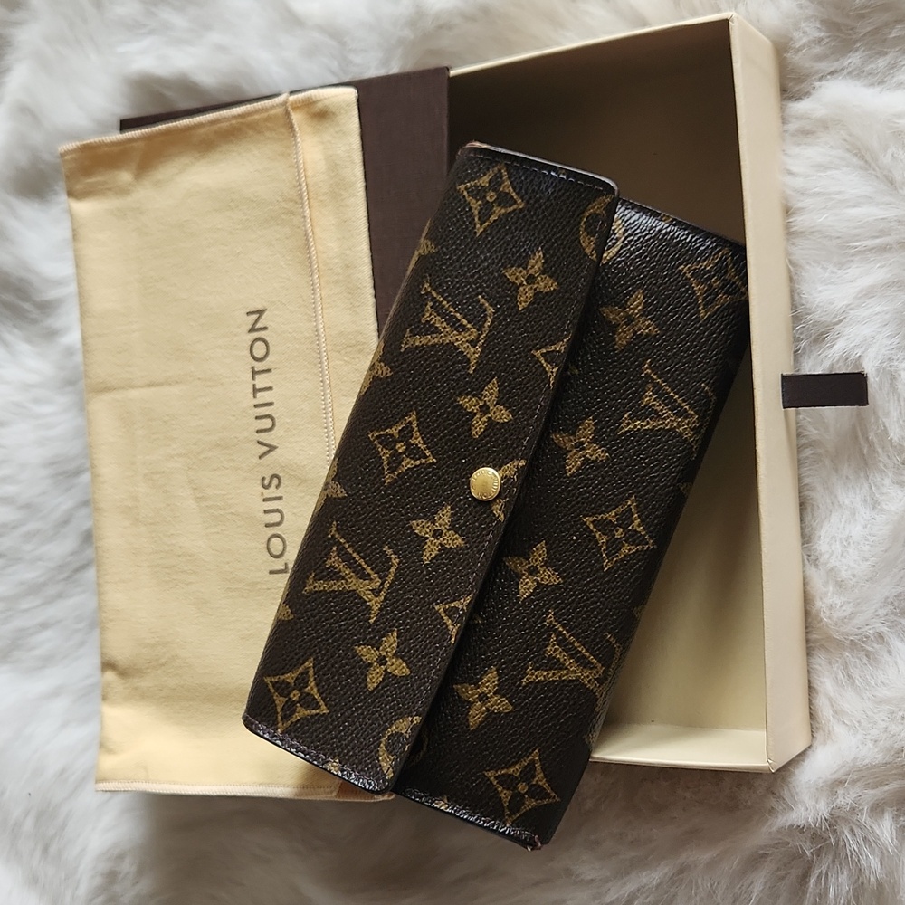 Louis Vuitton Monogrammed Wallet with dust bag & box